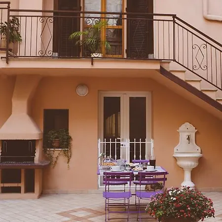 La Castra Bed & Breakfast *